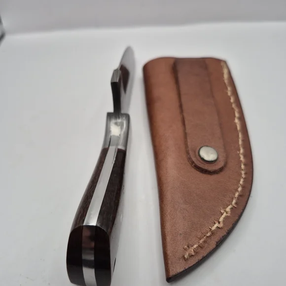 Handcrafted Damascus Steel Knife with Brown Handle - Picture 6 of 10